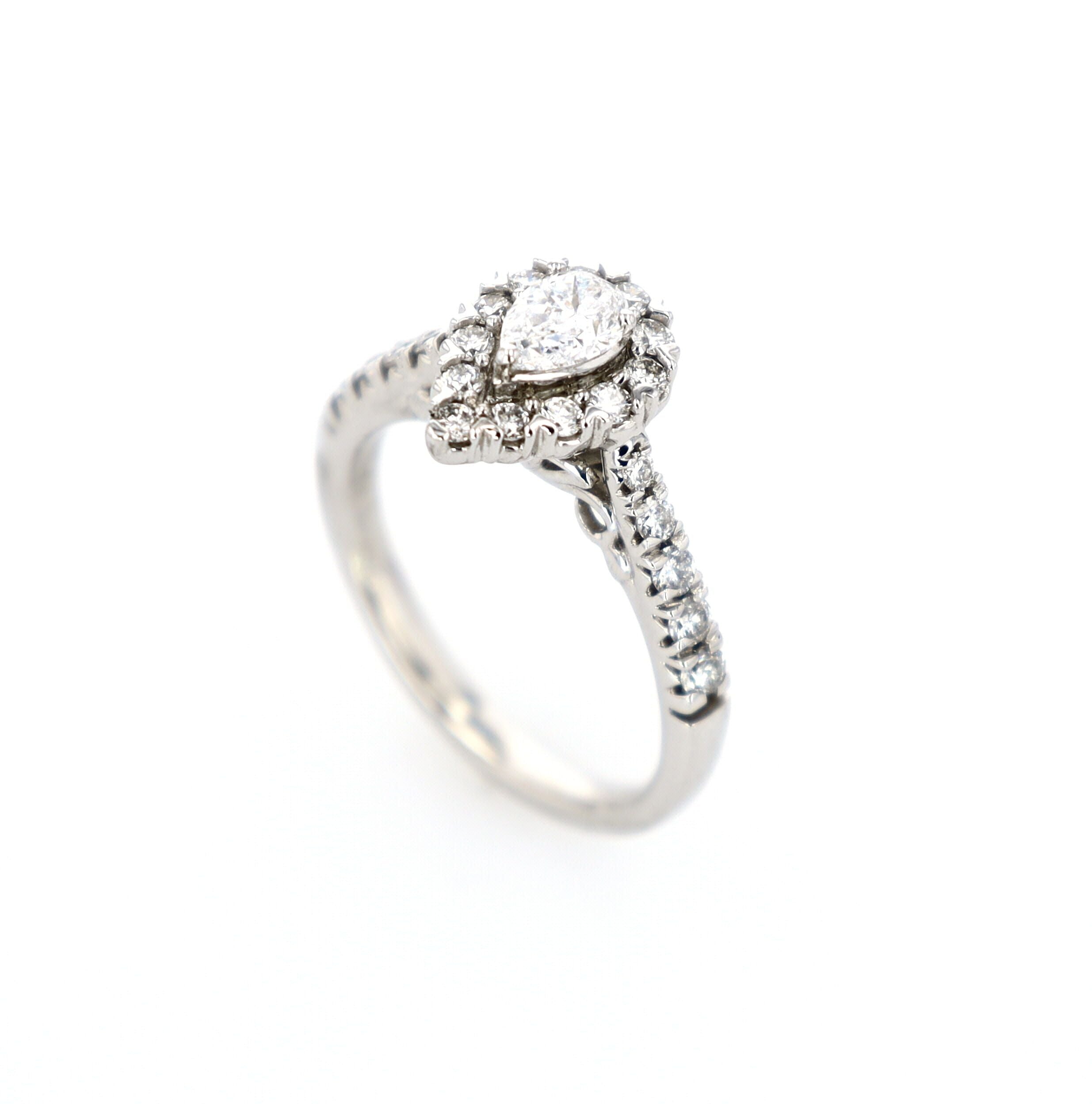 Pear Shaped Brilliant Engagement Ring 14kt WG 3.1gr 0.75cttw RN00122