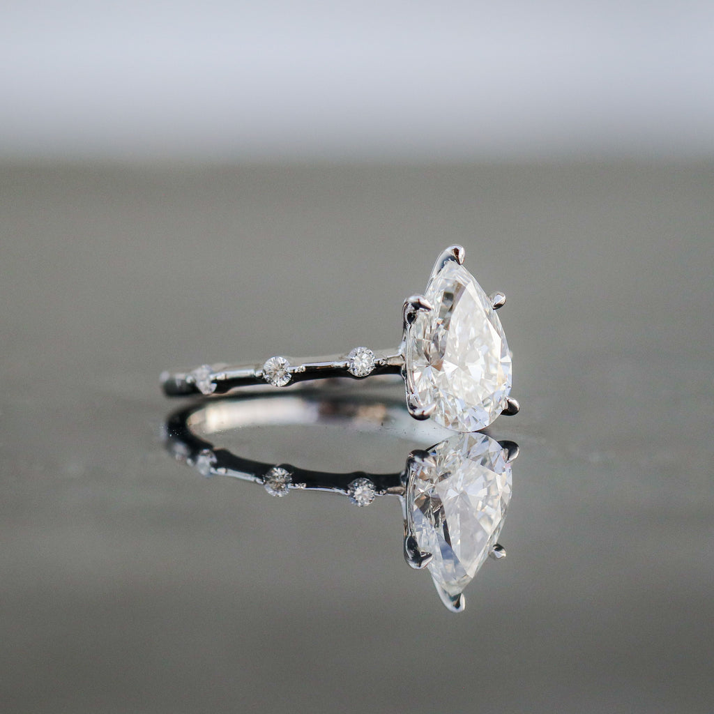 Pear Cashé Engagement Ring 18kt WG LAB 1.50ct Center VS1 F / 0.10ct Band VS DEF 1.60cttw Size 6 IGI LG619429523 RN00180