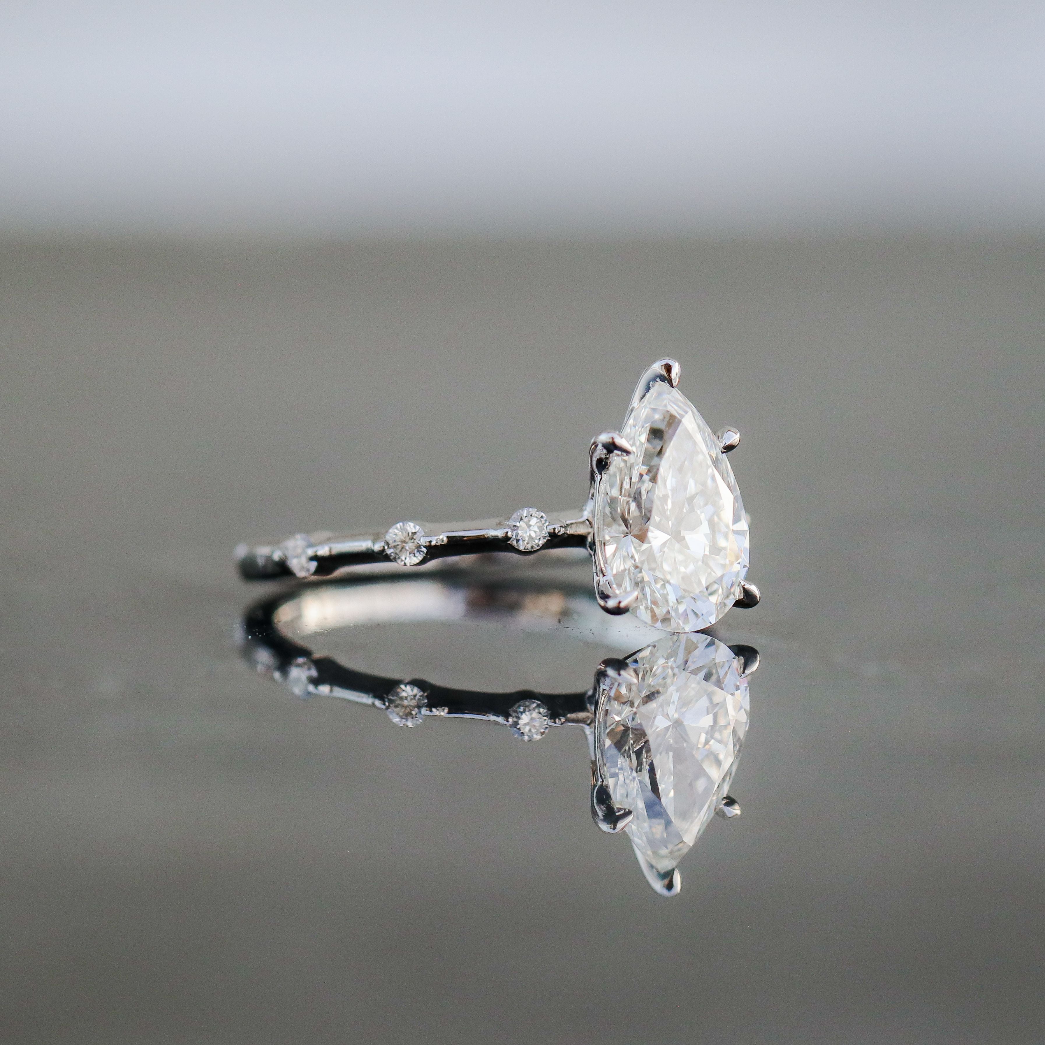 Pear Cashé Engagement Ring 18kt WG LAB 1.50ct Center VS1 F / 0.10ct Band VS DEF 1.60cttw Size 6 IGI LG619429523 RN00180