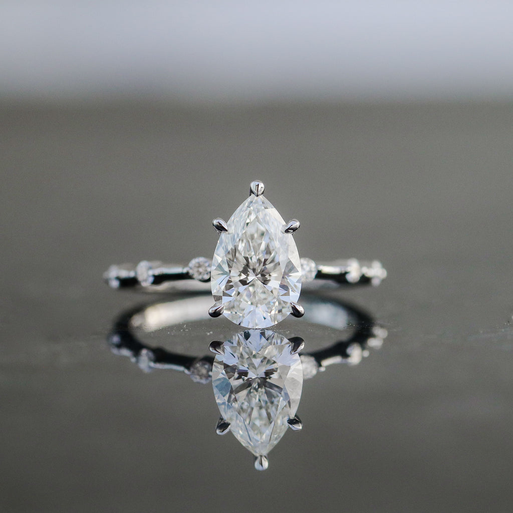 Pear Cashé Engagement Ring 18kt WG LAB 1.50ct Center VS1 F / 0.10ct Band VS DEF 1.60cttw Size 6 IGI LG619429523 RN00180
