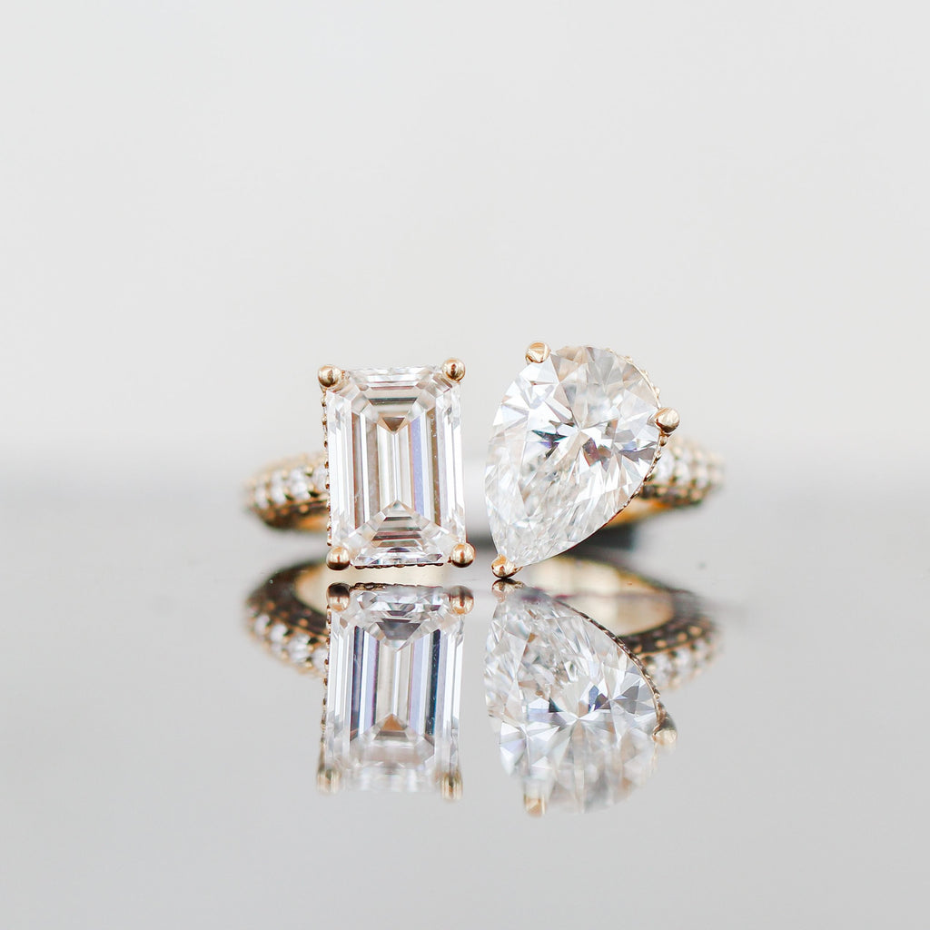 Cashé Moi Es Toi Bridal Ring 18kt YG Lab Diamond Pear 2.05ct & Emerald 2.05ct - Melee 1.48ct / 5.58cttw EVVS2 IGI 5.8gr Size 6.75 RN00174