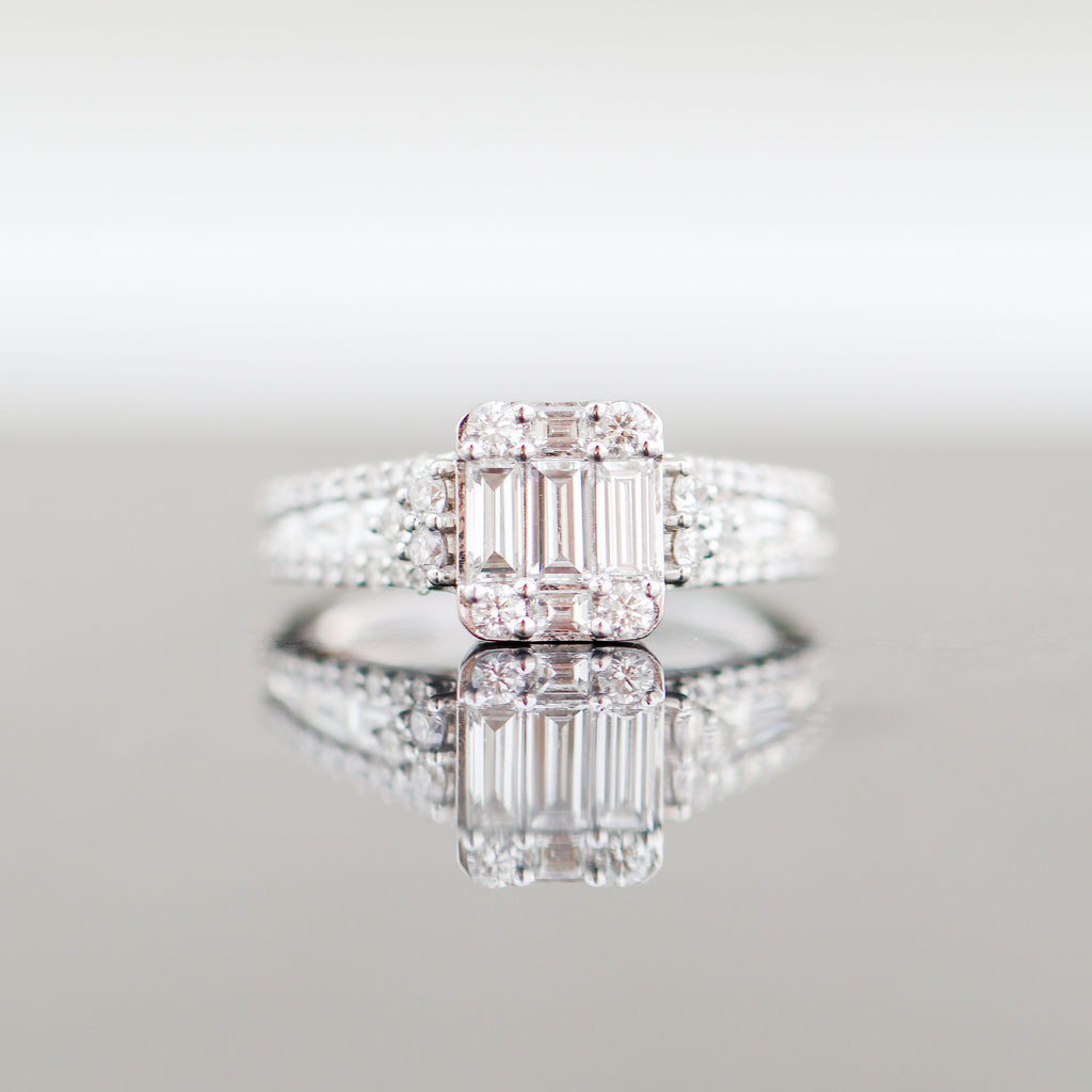 Baguette and Round Cashé Engagement Ring 18kt WG 5.1gr 1.51cttw SI-GHI RN000376