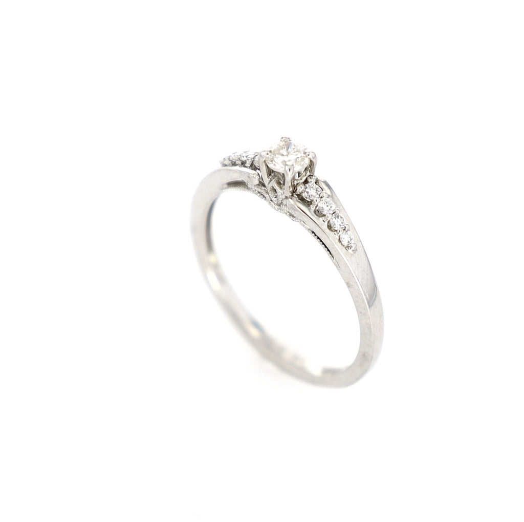 Little Round Diamond Ring Size 6 18kt WG 2.06gr 0.30cttw RN00105