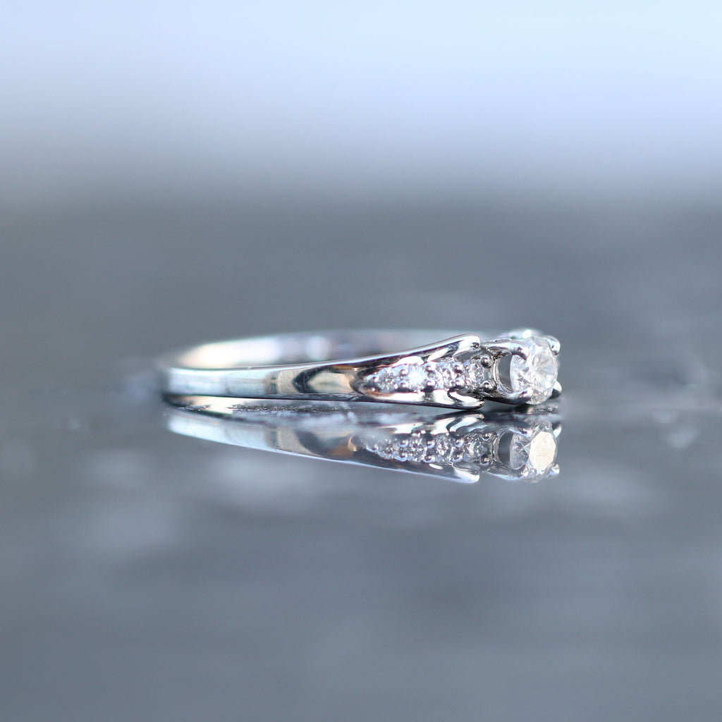 Little Round Diamond Ring Size 6 18kt WG 2.06gr 0.30cttw RN00105