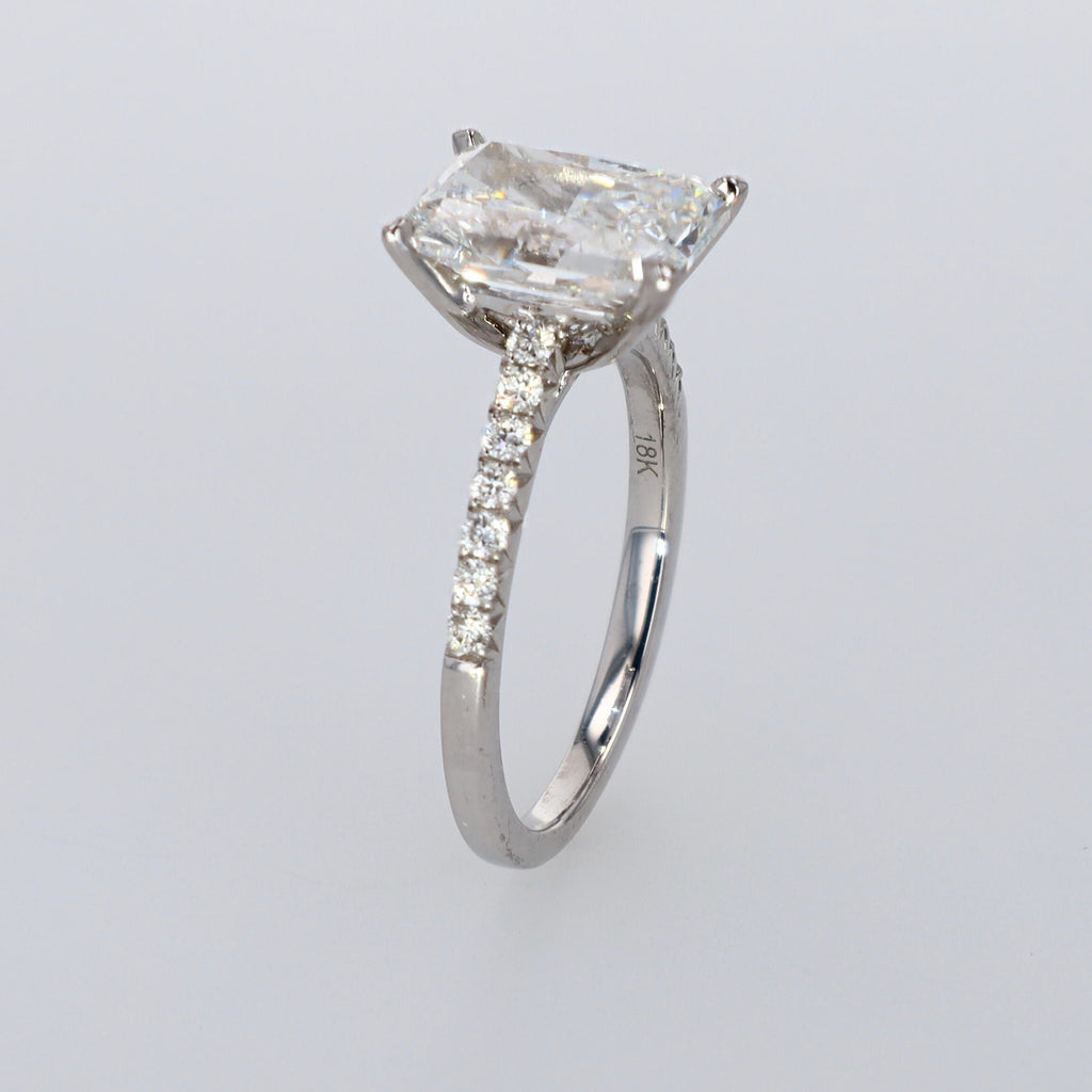 Cashé Emerald Diamond Ring VVS F 2.02ctc LAB 18kt WG 14 RD 0.24ctw Size4 RN00182