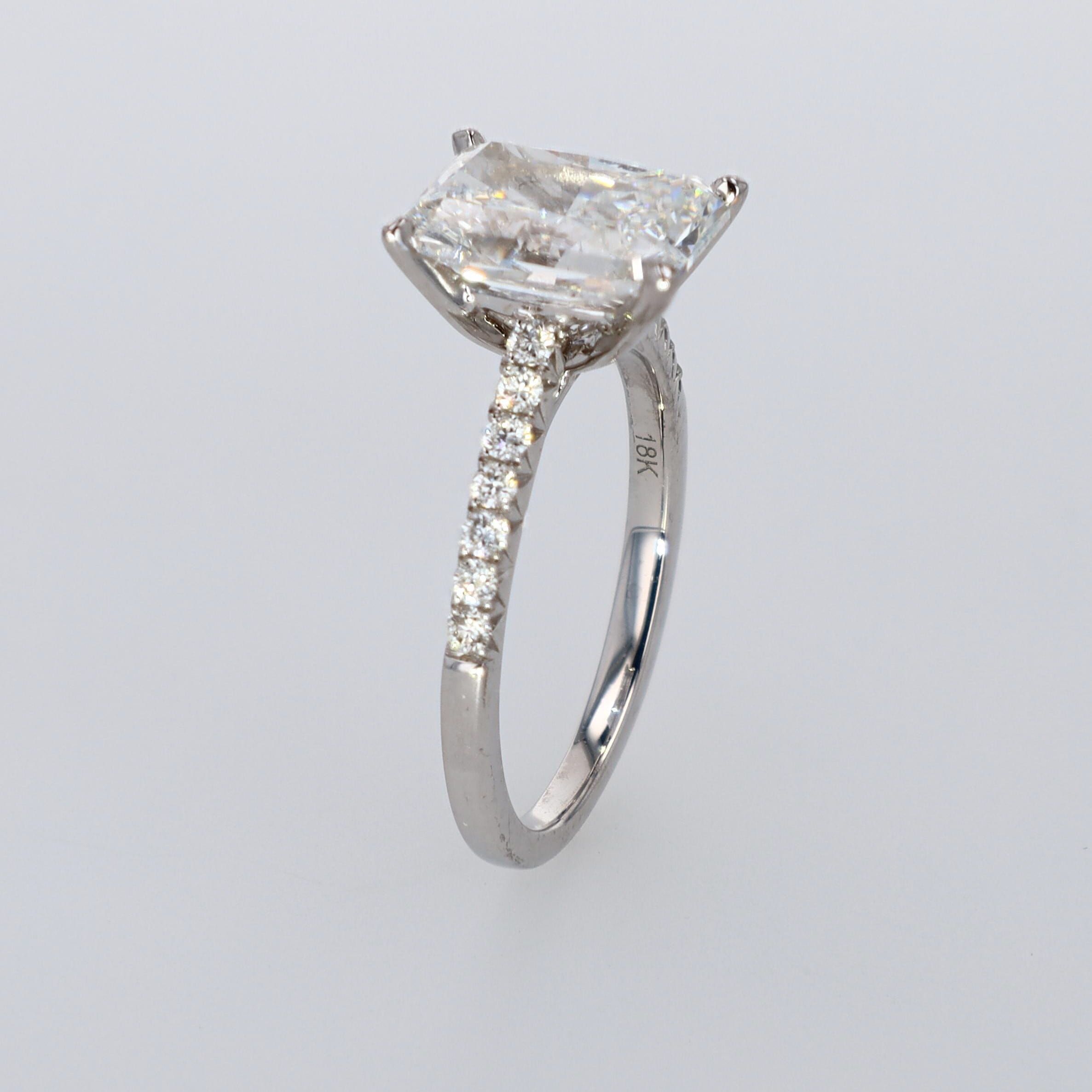 Cashé Emerald Diamond Ring VVS F 2.02ctc LAB 18kt WG 14 RD 0.24ctw Size4 RN00182