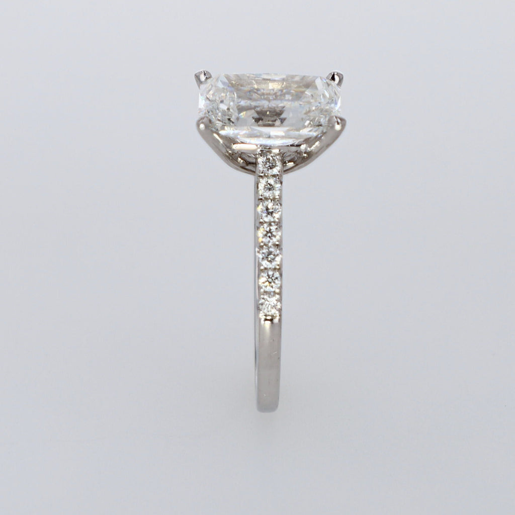 Cashé Emerald Diamond Ring VVS F 2.02ctc LAB 18kt WG 14 RD 0.24ctw Size4 RN00182