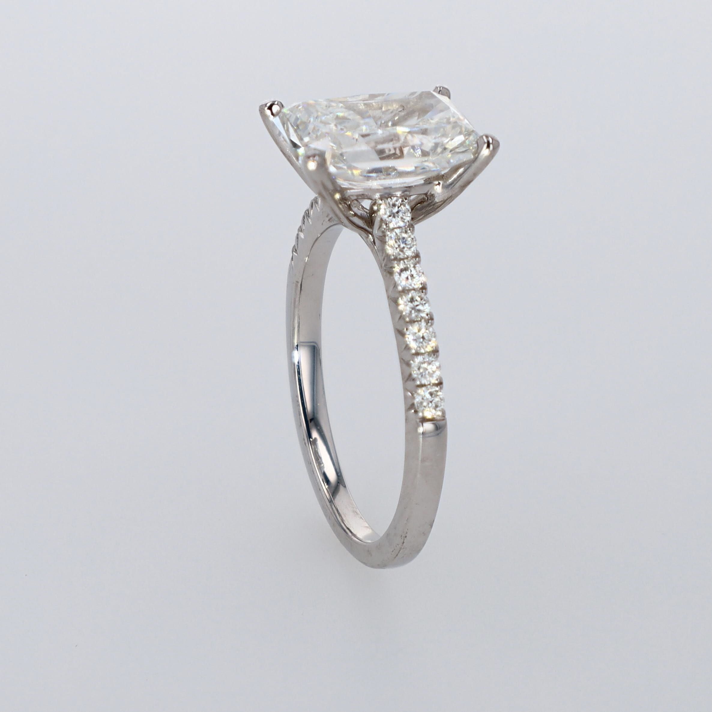 Cashé Emerald Diamond Ring VVS F 2.02ctc LAB 18kt WG 14 RD 0.24ctw Size4 RN00182