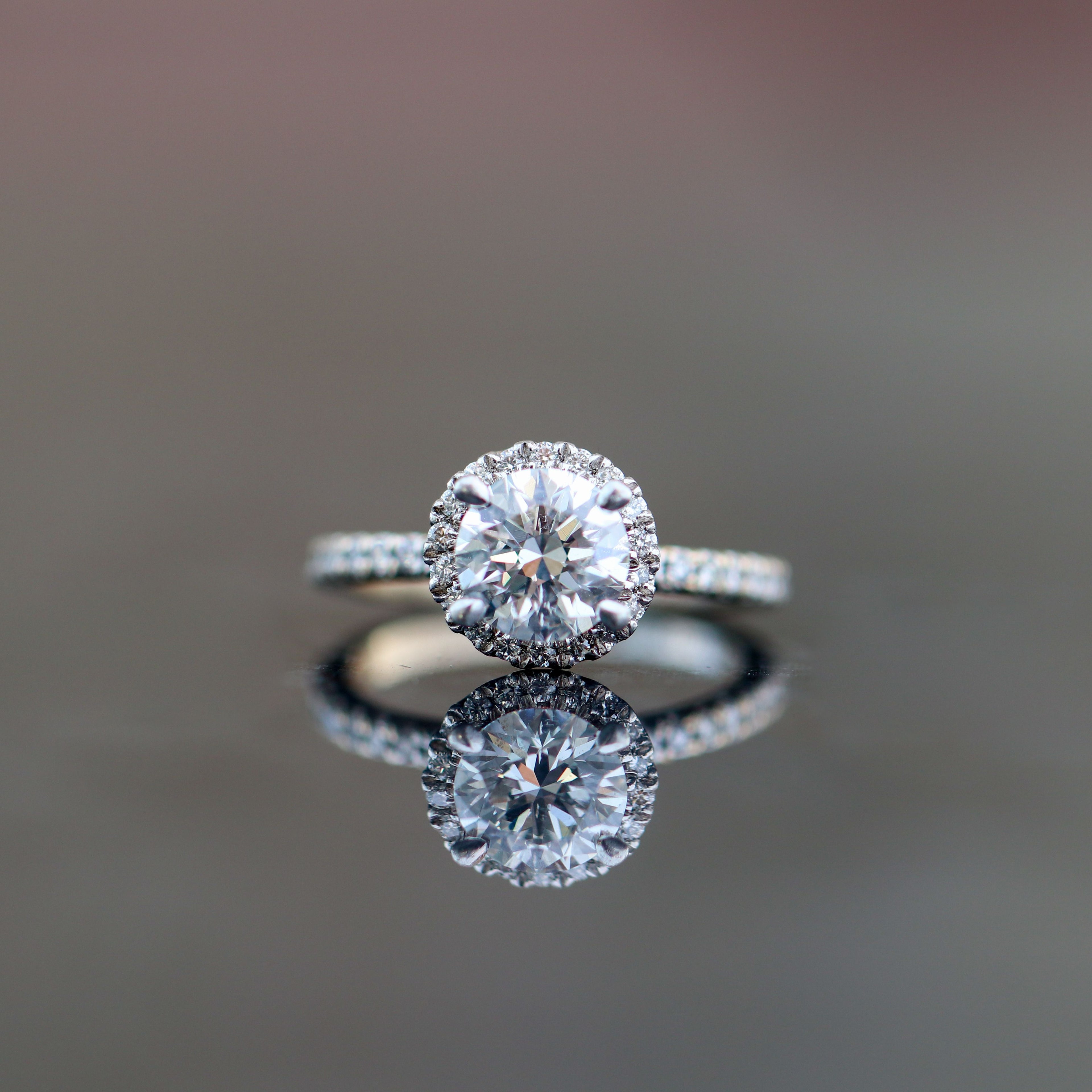 GIA Ladies Halo Round Engagement 18kt WG 3.10gr 1.01ct SI2 G 0.30cttw VS-SI GH RN000432