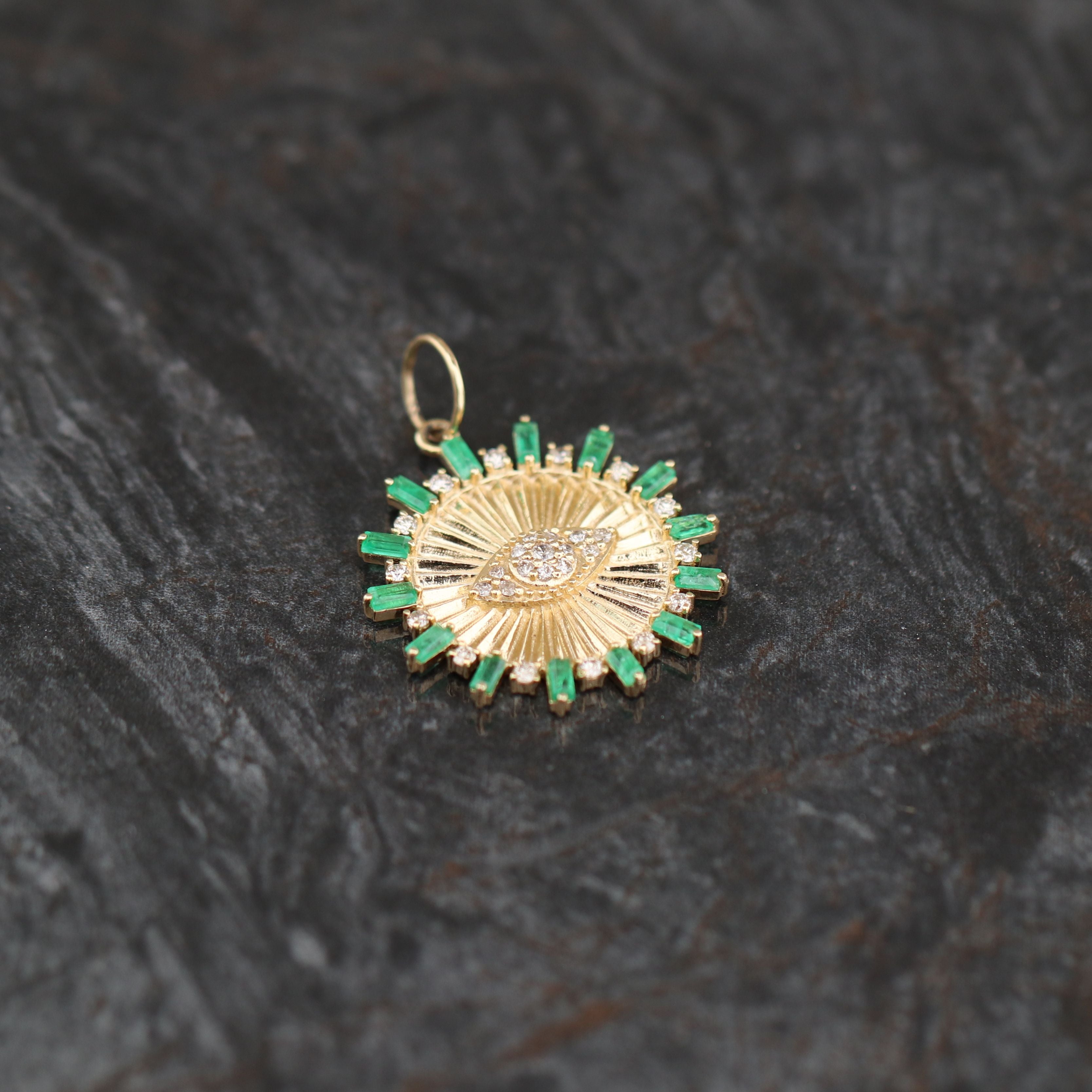 Diamond / Emerald Evil Eye Pendant 14kt YG 3.5gr Dia:0.34 Emer:0.69 PN00133