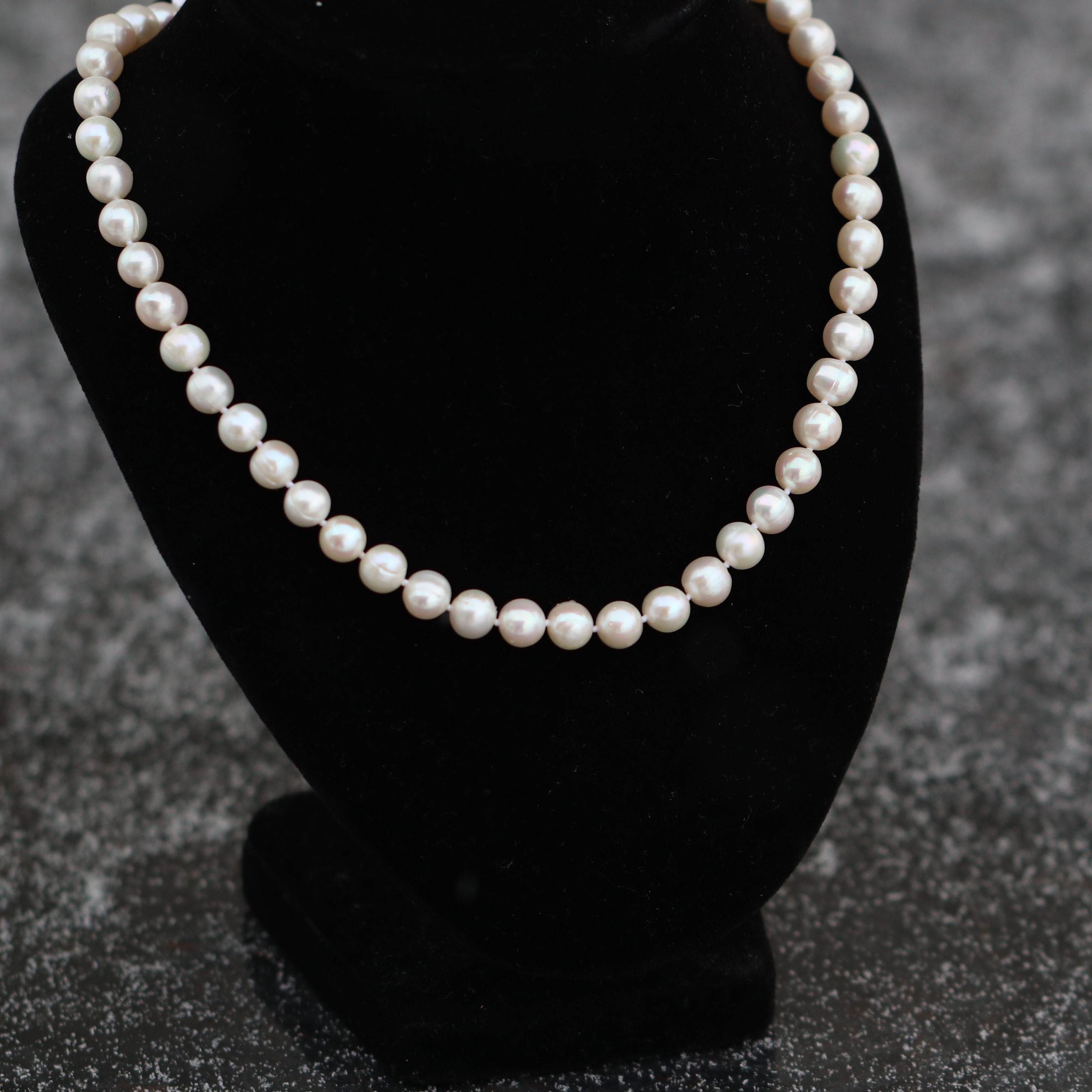 Cultured White Pearls 14kt YG Lock 7-8mm 18" NE00119