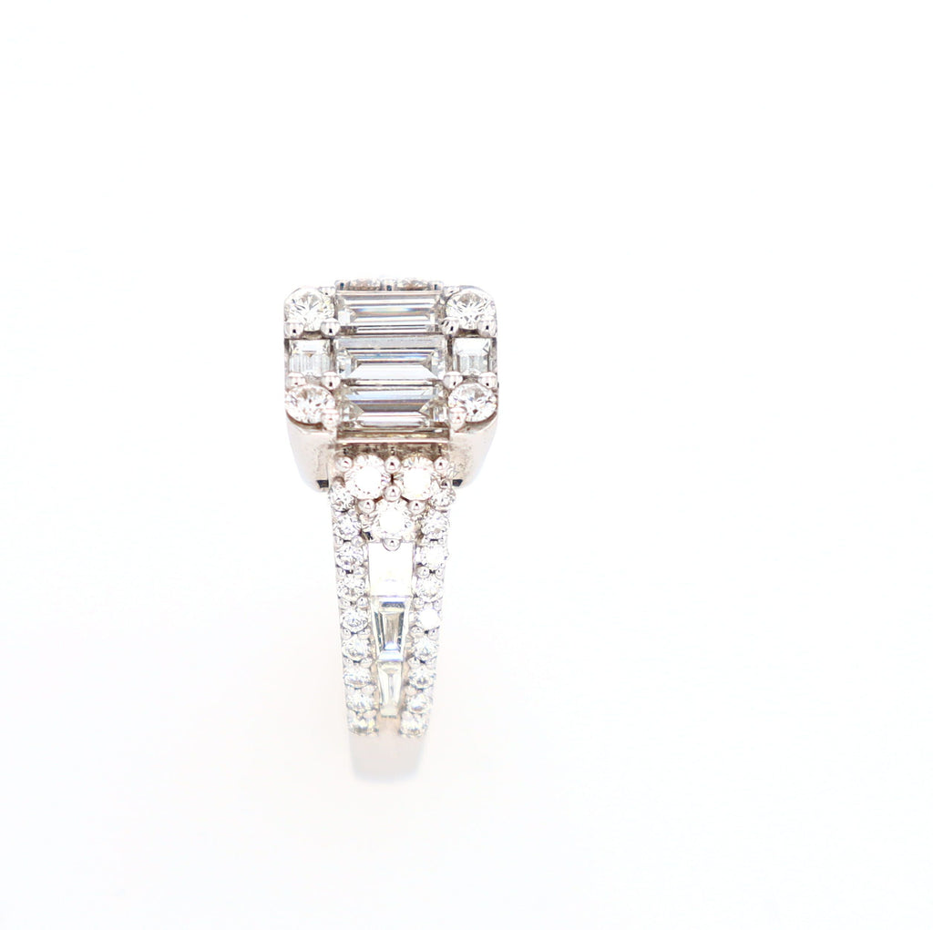 Baguette and Round Cashé Engagement Ring 18kt WG 5.1gr 1.51cttw SI-GHI RN000376