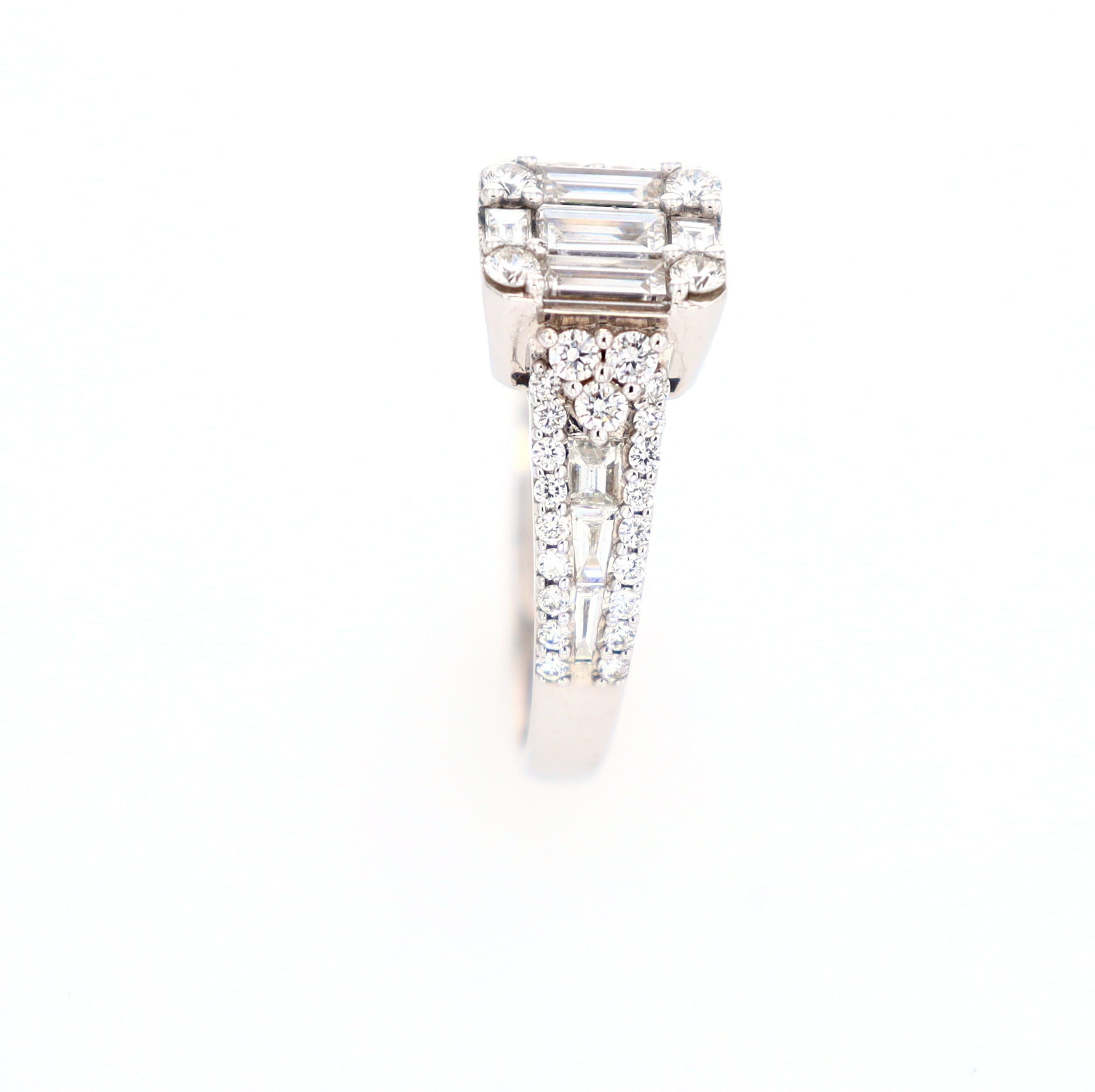 Baguette and Round Cashé Engagement Ring 18kt WG 5.1gr 1.51cttw SI-GHI RN000376