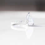 Pear Cashé Engagement Ring Center Diamond 18kt WG 4.3gr IGI LG700599604 LAB VVS2 E 2.89ct / 2.5ctc 50RD 0.95gr SI-GH RN00209