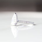 Pear Cashé Engagement Ring Center Diamond 18kt WG 4.3gr IGI LG700599604 LAB VVS2 E 2.89ct / 2.5ctc 50RD 0.95gr SI-GH RN00209