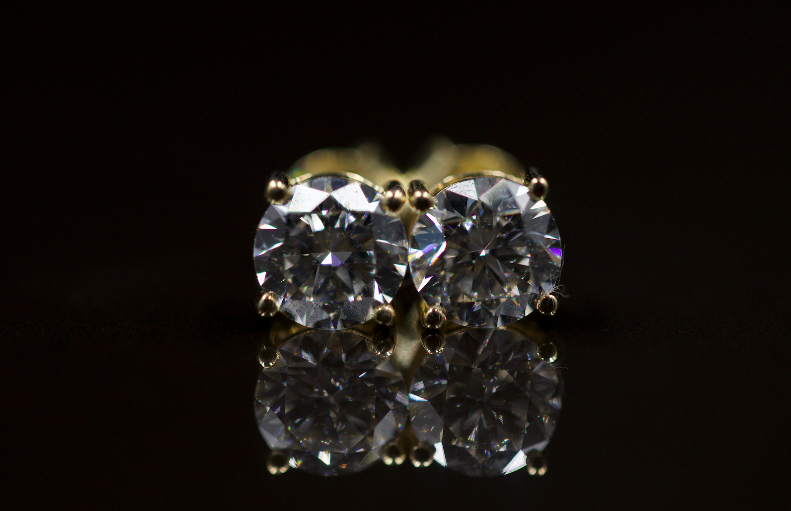 Martini Diamond Studs 14kt YG 1.55gr 2.10cttw LAB VVS D-E Color ER00204