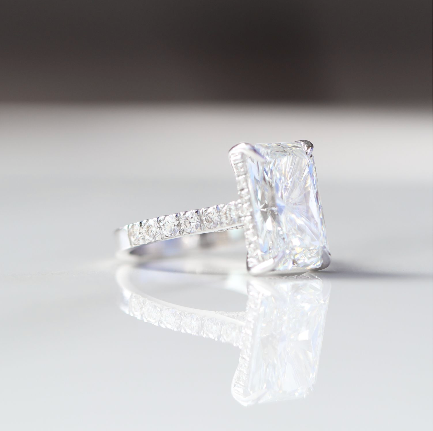 Cashé Brilliant Cut Diamond Engagement Ring 18kt WG 5.05cttw LAB VS 2 E Color RN00215