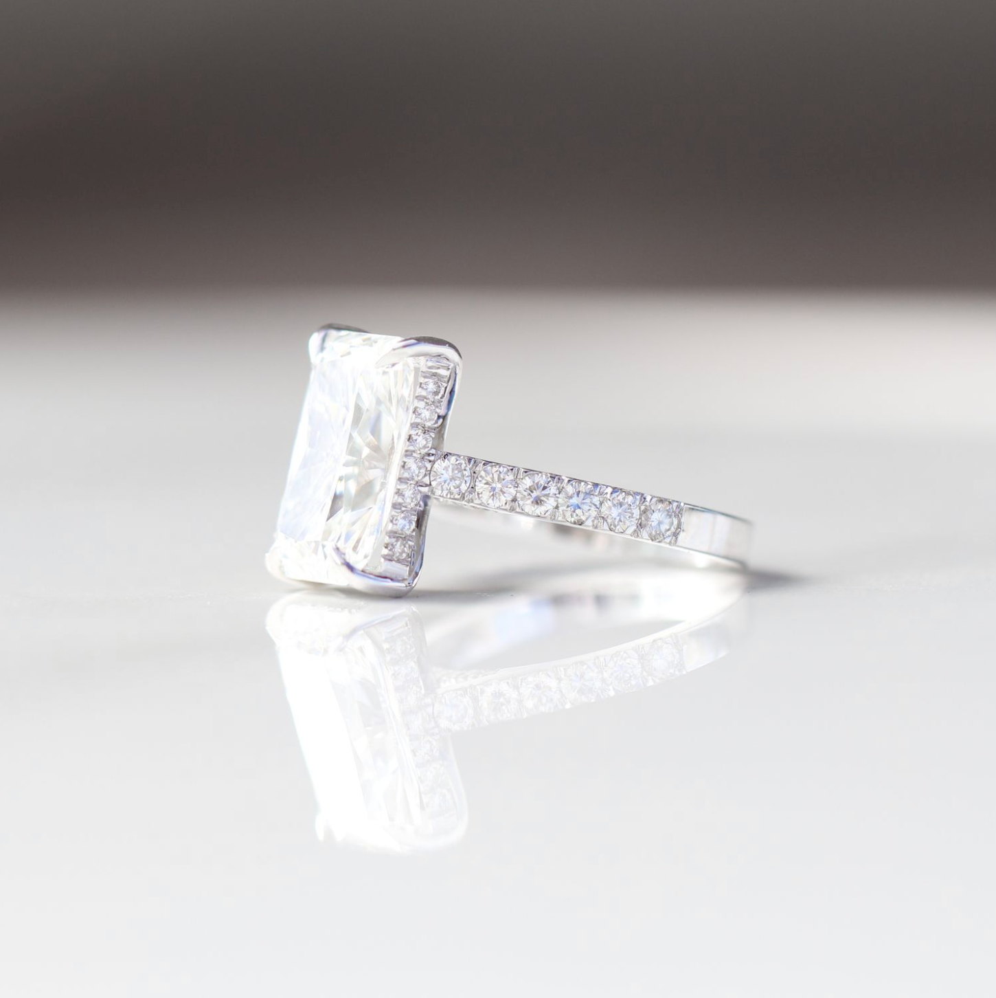 Cashé Brilliant Cut Diamond Engagement Ring 18kt WG 5.05cttw LAB VS 2 E Color RN00215